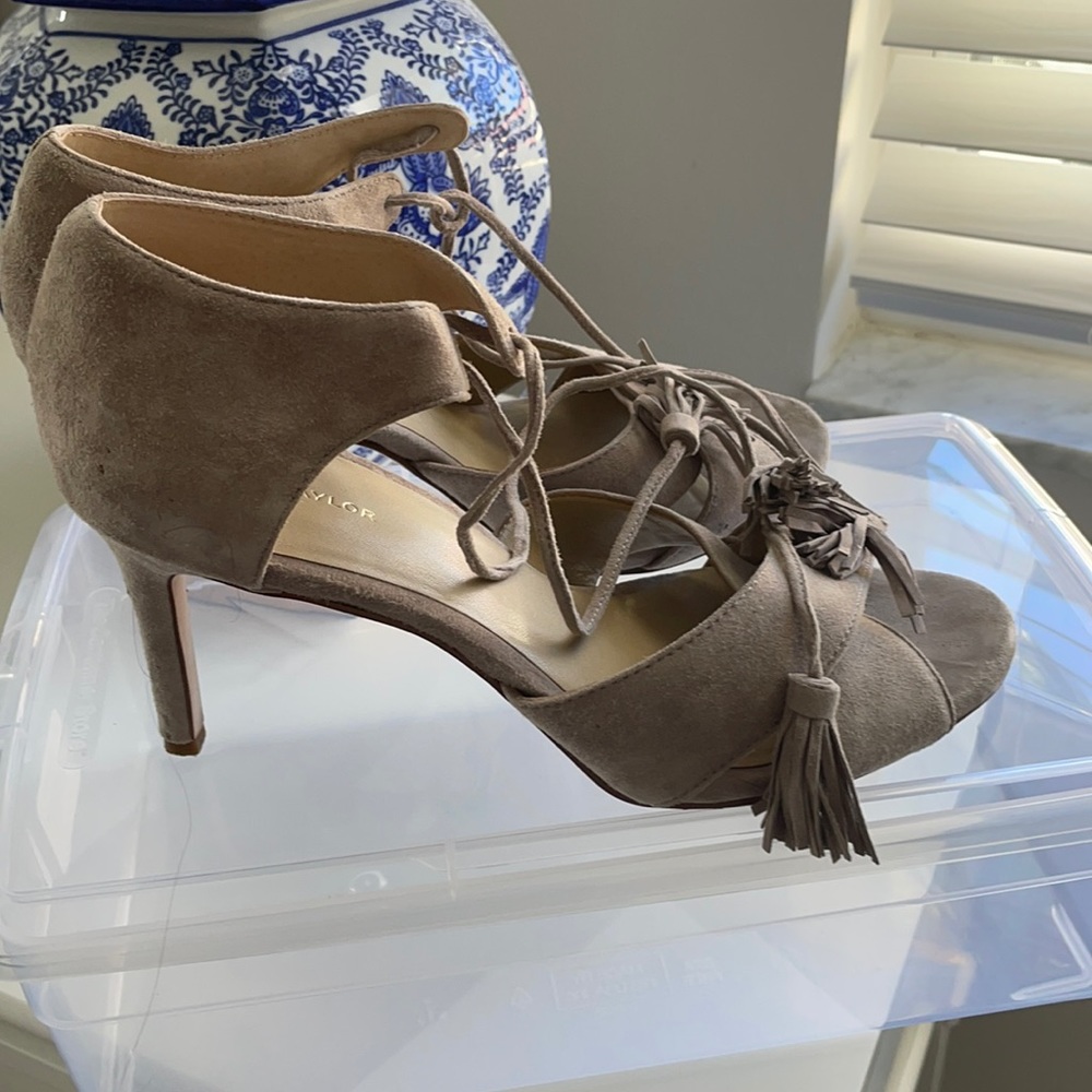 Ann Taylor mauve suede heel